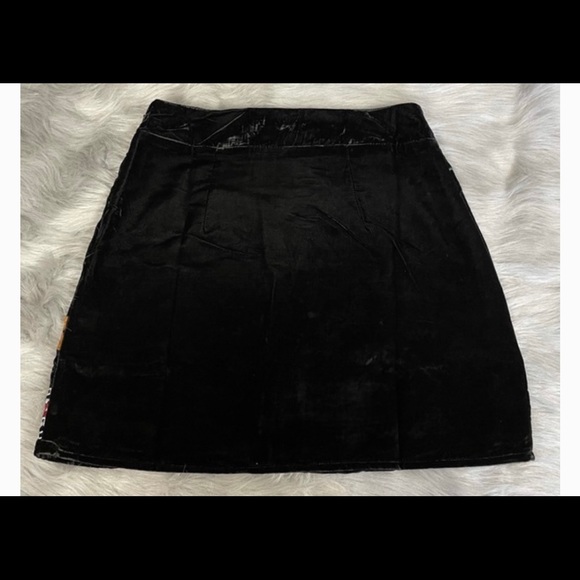 Romeo & Juliet black Velvet skirt Embroidered Floral S - Picture 4 of 4